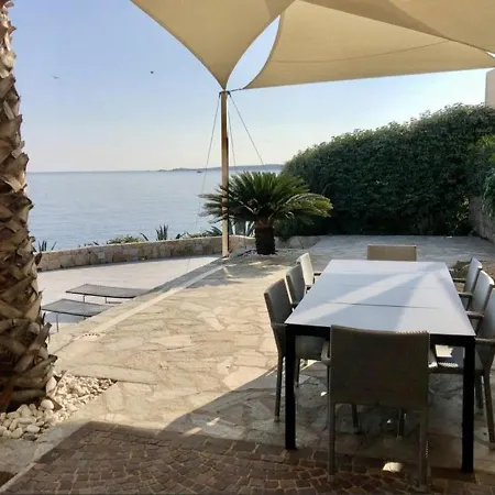 Villa En Bord De Mer Avec Piscine Interieure Et Vues Splendides Sur La Mediterranee Et Citadelle De Calvi - Fr-1-719-4