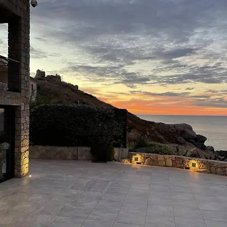 En Bord De Mer Avec Piscine Interieure Et Vues Splendides Sur La Mediterranee Et Citadelle De Calvi - Fr-1-719-4 *